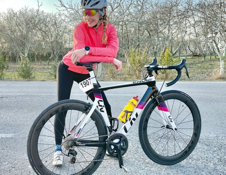 Beautiful Rider with Excellent Wheelset
